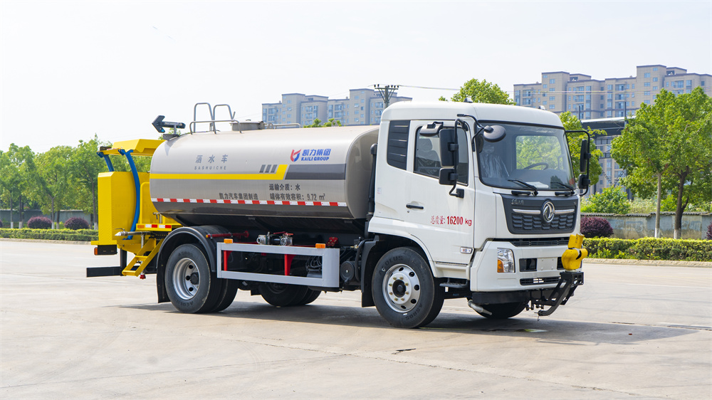 80K防撞灑水車-東風(fēng)天錦100K防撞灑水緩沖車廠家價(jià)格